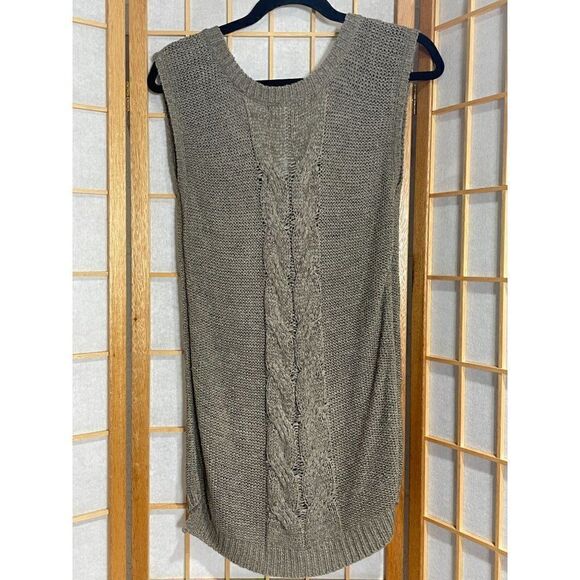 Cyrus Med Sleeveless Sweater â - Picture 4 of 13
